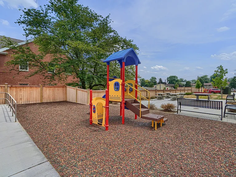 Foundry Square Apartments — Photo 10
