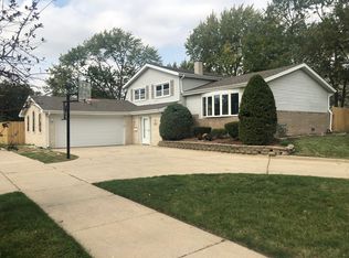 8856 S 84th Ct, Hickory Hills, IL 60457