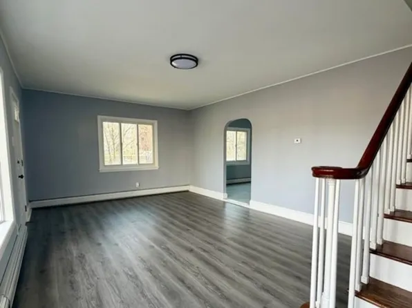 28 7th Ave, Carbondale, PA 18407