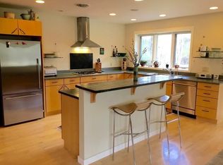 364 Spring St, Northampton, MA 01062