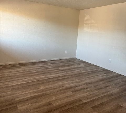 5th image of 100 N Briarwood St #131