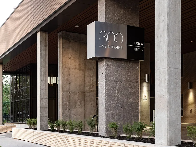 300 Assiniboine Ave — Photo 5