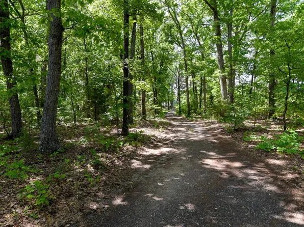 2 Mohawk Lot Rd, Long Island, VA 24569