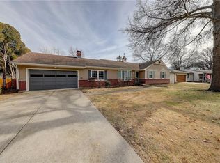 6449 Reeds Dr, Mission, KS 66202