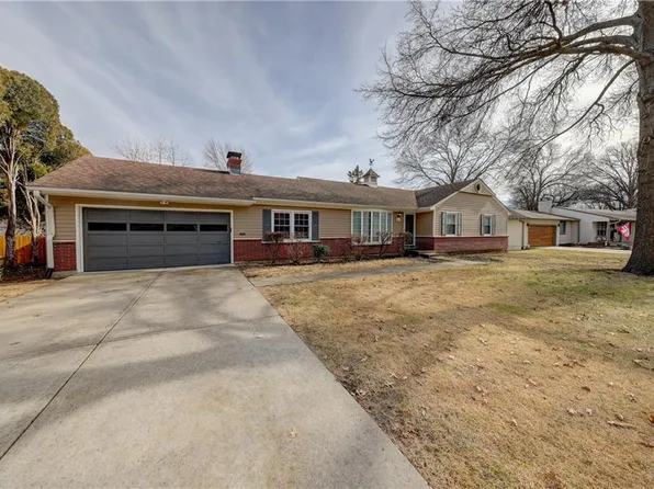 6449 Reeds Dr, Mission, KS 66202
