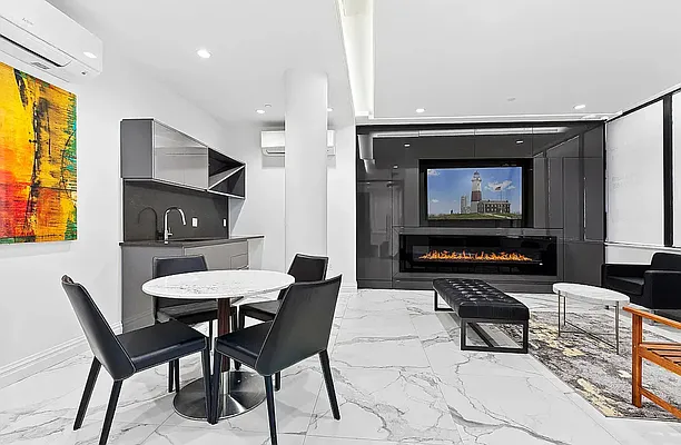 Rented by REAL New York | media 24
