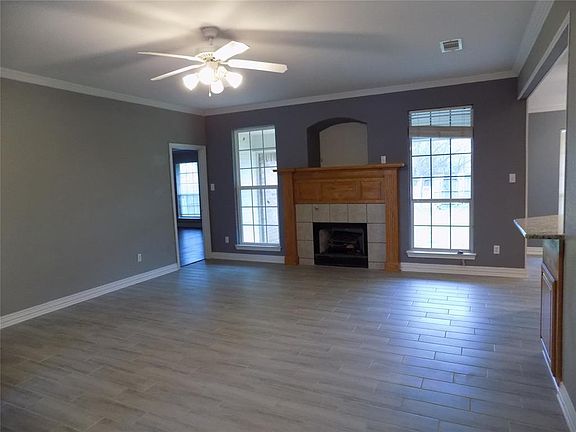 3rd image of 940 Marion Ave