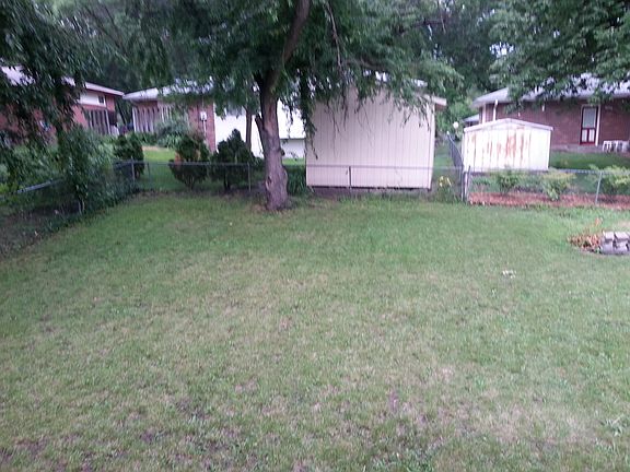 3rd image of 330 W Broadview Dr