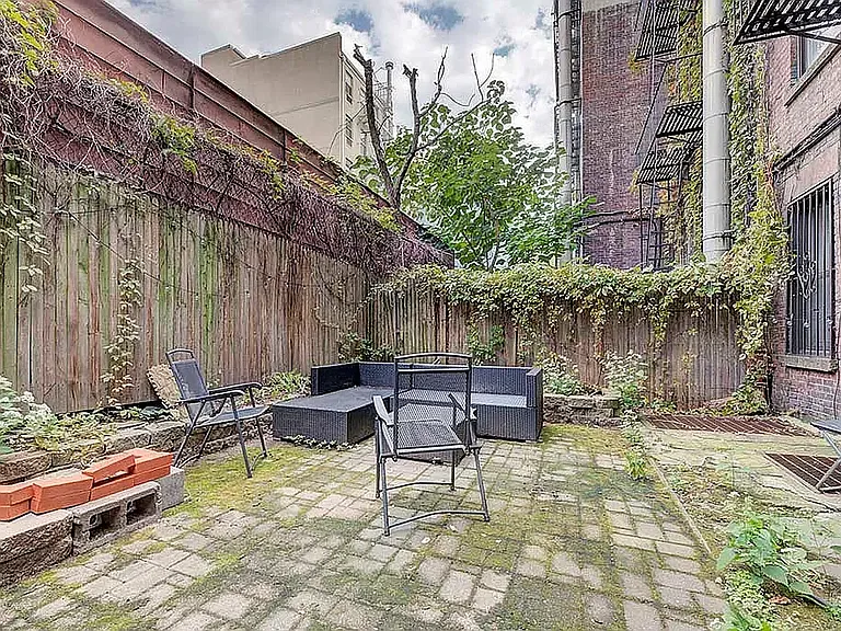 249 E 10th St #17 — Photo 2