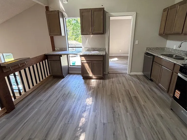 3211 Keller St — Photo 6