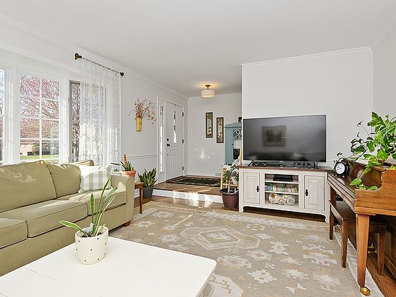 5th image of 10404 W 134th St