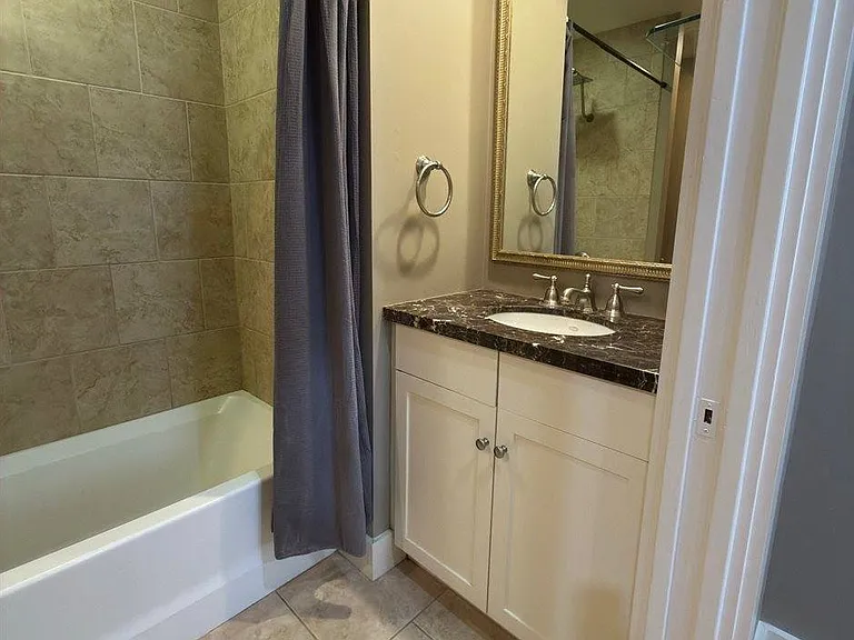 411 W 7th St #202 — Photo 13