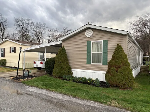 2012 Delaware Dr SE #14, New Philadelphia, OH 44663