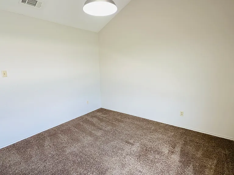 221 Meadow Ct #C — Photo 11