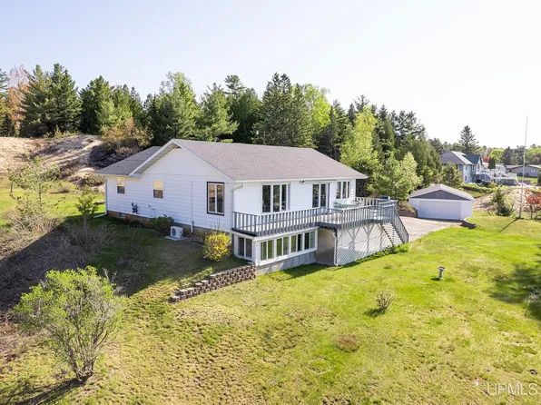 6507 W Glenwood Dr, Manistique, MI 49854