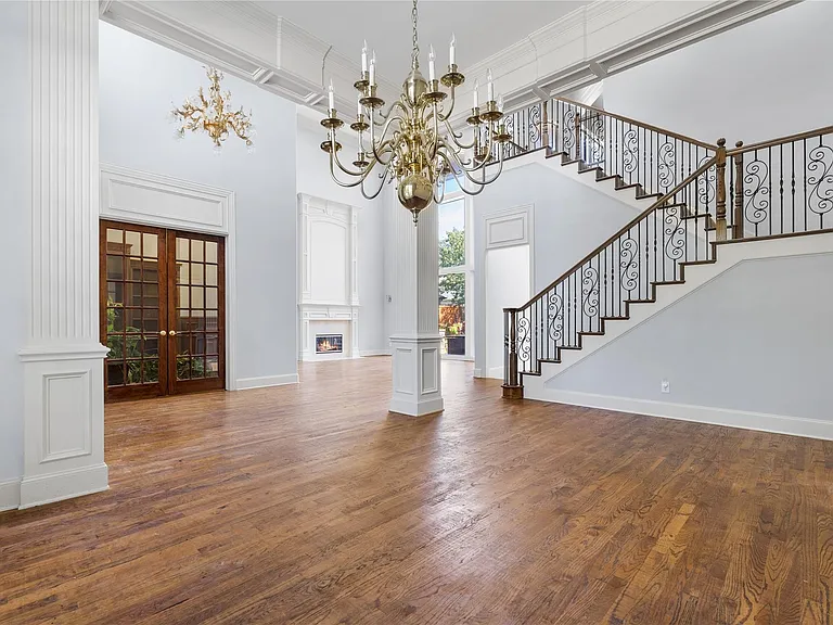5902 Shy Dr — Photo 3
