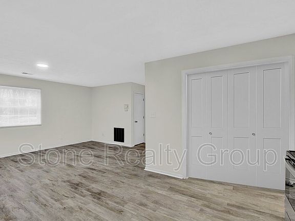 4th image of 3850 N 25th St #13