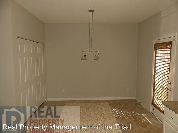 3rd image of 122 Queensberry Ct
