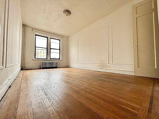 4th image of 2110 Westbury Ct APT 4M