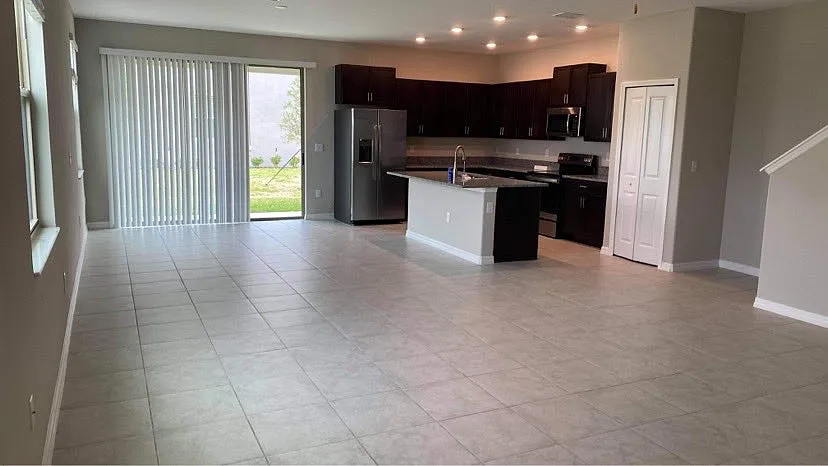 3 bed, 2.5 bath, 2045 sqft, $2,500 — Photo 2