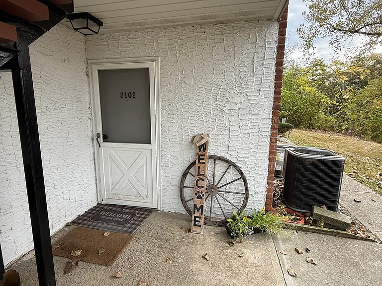 2102 Baldwin Ln — Photo 12