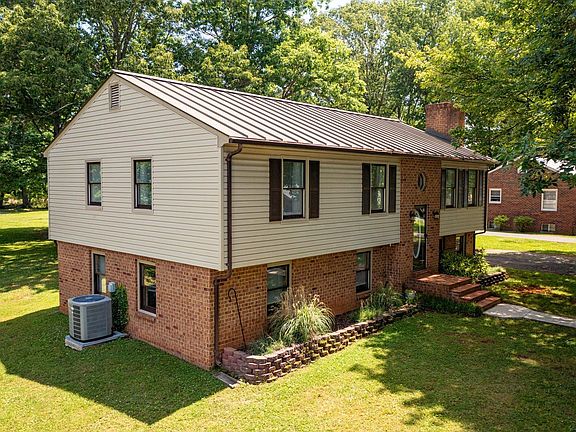 5th image of 197 Woodhaven Dr