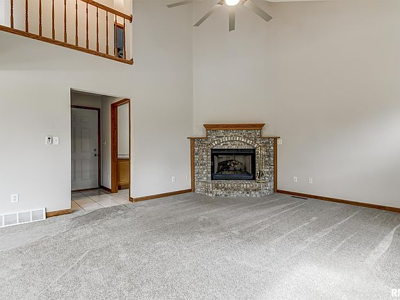 5th image of 990 Brittin Pl