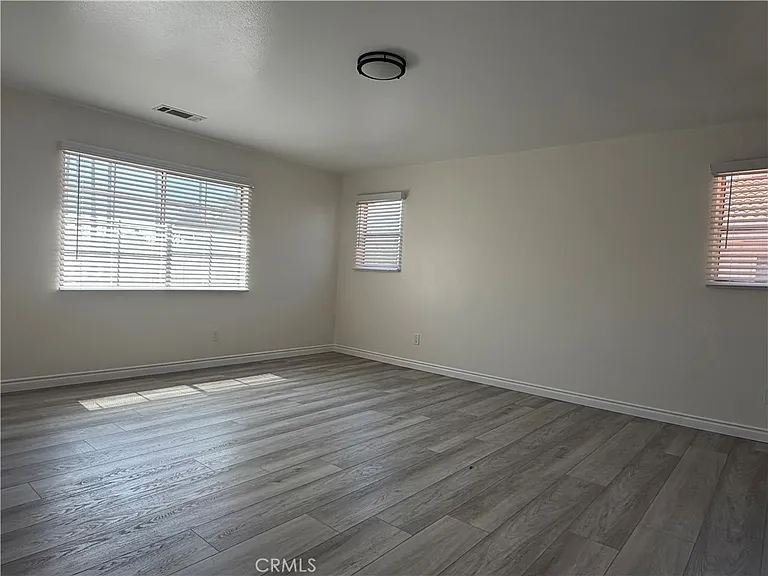 7735 Graves Ave — Photo 7