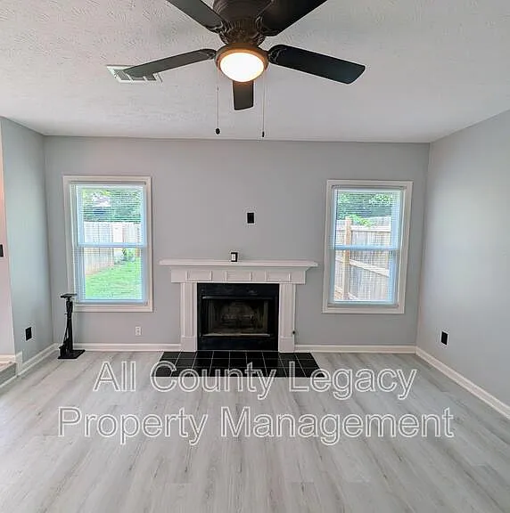 1609 Burnstone Dr — Photo 2