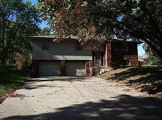 1912 Lion Rd, Saint Joseph, MO 64506