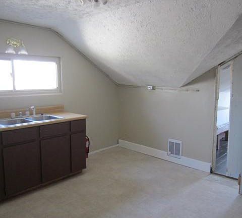 4th image of 121 Woodlawn Dr APT 3