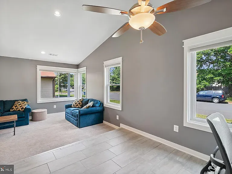 422 Avondale Dr — Photo 10