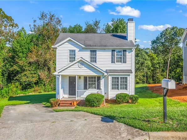 135 Shalimar Ct, Winston Salem, NC 27107
