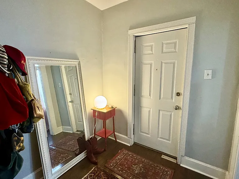 2552 N Southport Ave #2R — Photo 2