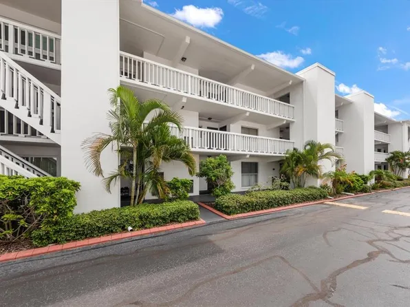 2944 W Bay Dr APT 305, Belleair Bluffs, FL 33770