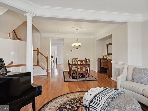3rd image of 22027 Avonworth Sq