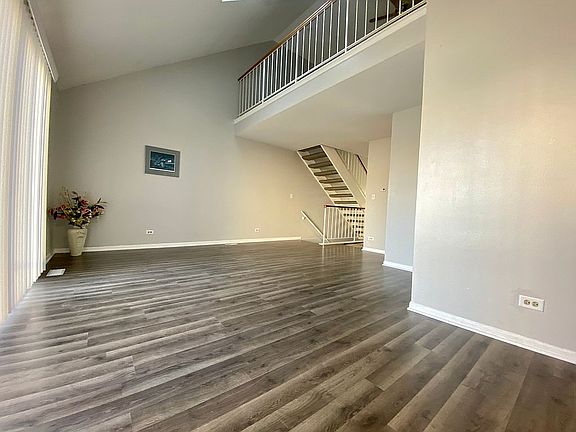 5th image of 1373 Woodlake Dr