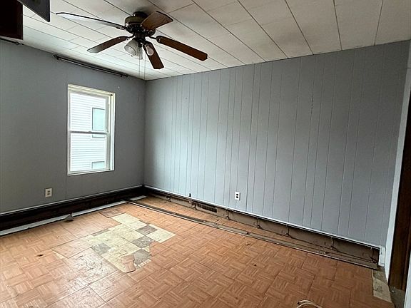 4th image of 10 Glover Ct