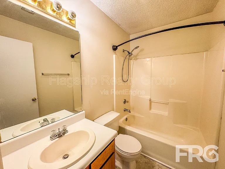 2108 E 3rd St #B — Photo 20