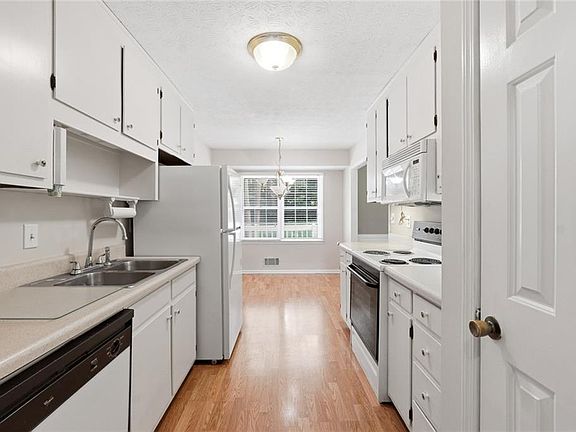 3rd image of 3784 Butterfield Dr NW