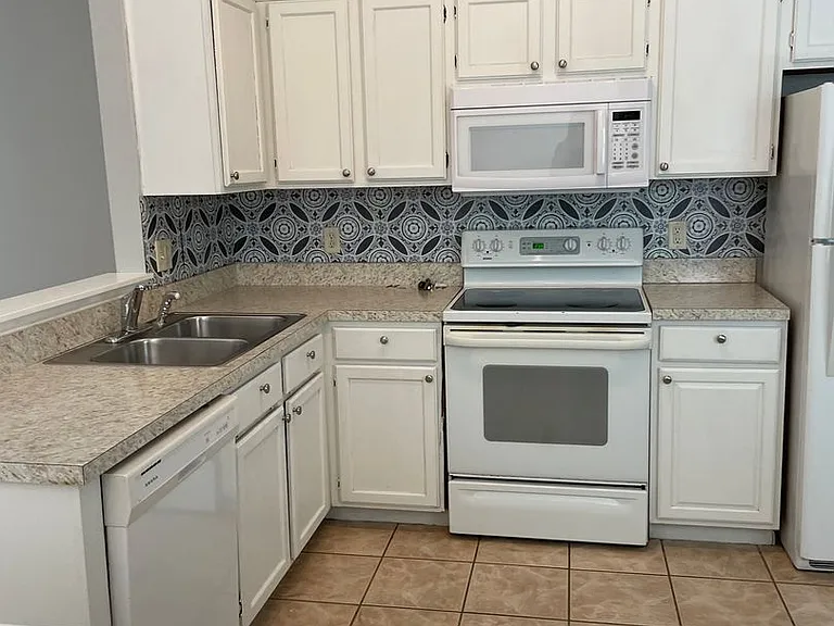 3000 Weymouth Ct — Photo 1