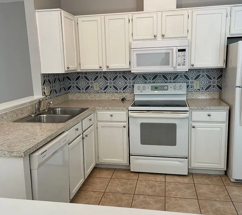 3000 Weymouth Ct