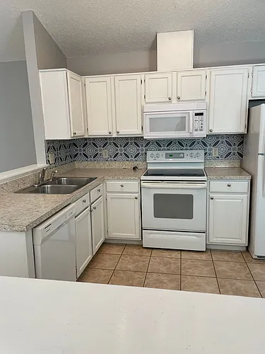 3000 Weymouth Ct Photo 1