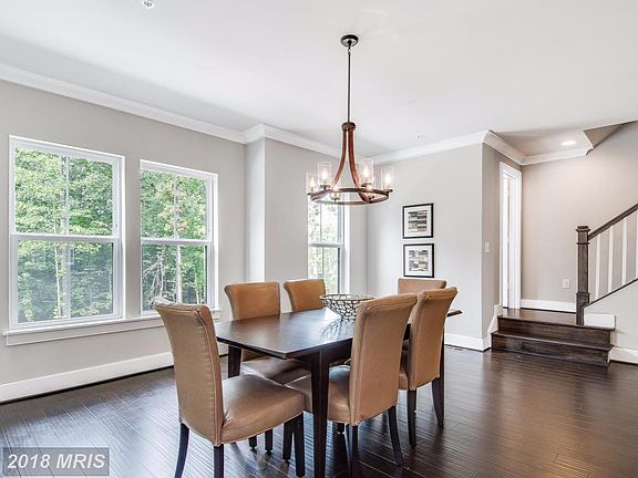 4th image of 218 Caulfield Ln