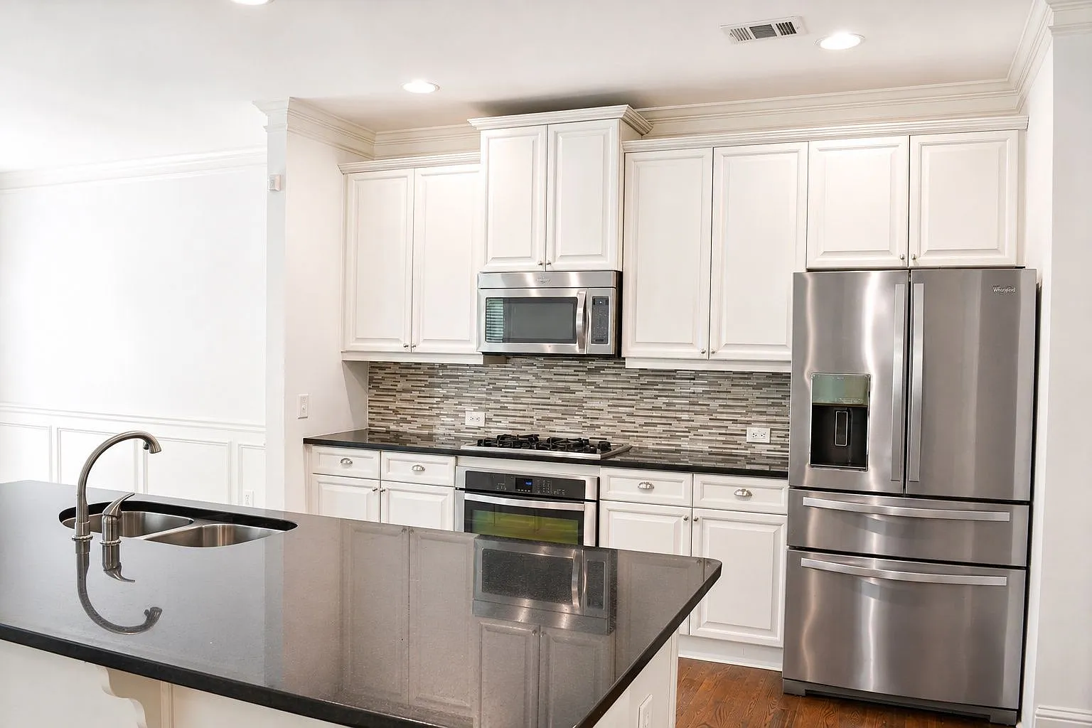 4 bed, 3.5 bath, 2670 sqft, $3,300 — Photo 3