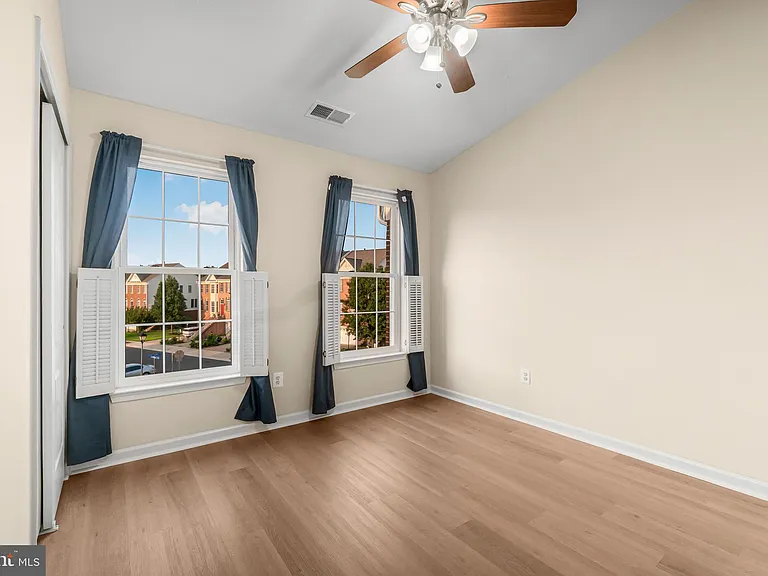 43729 Stoke Chapel Ter — Photo 24