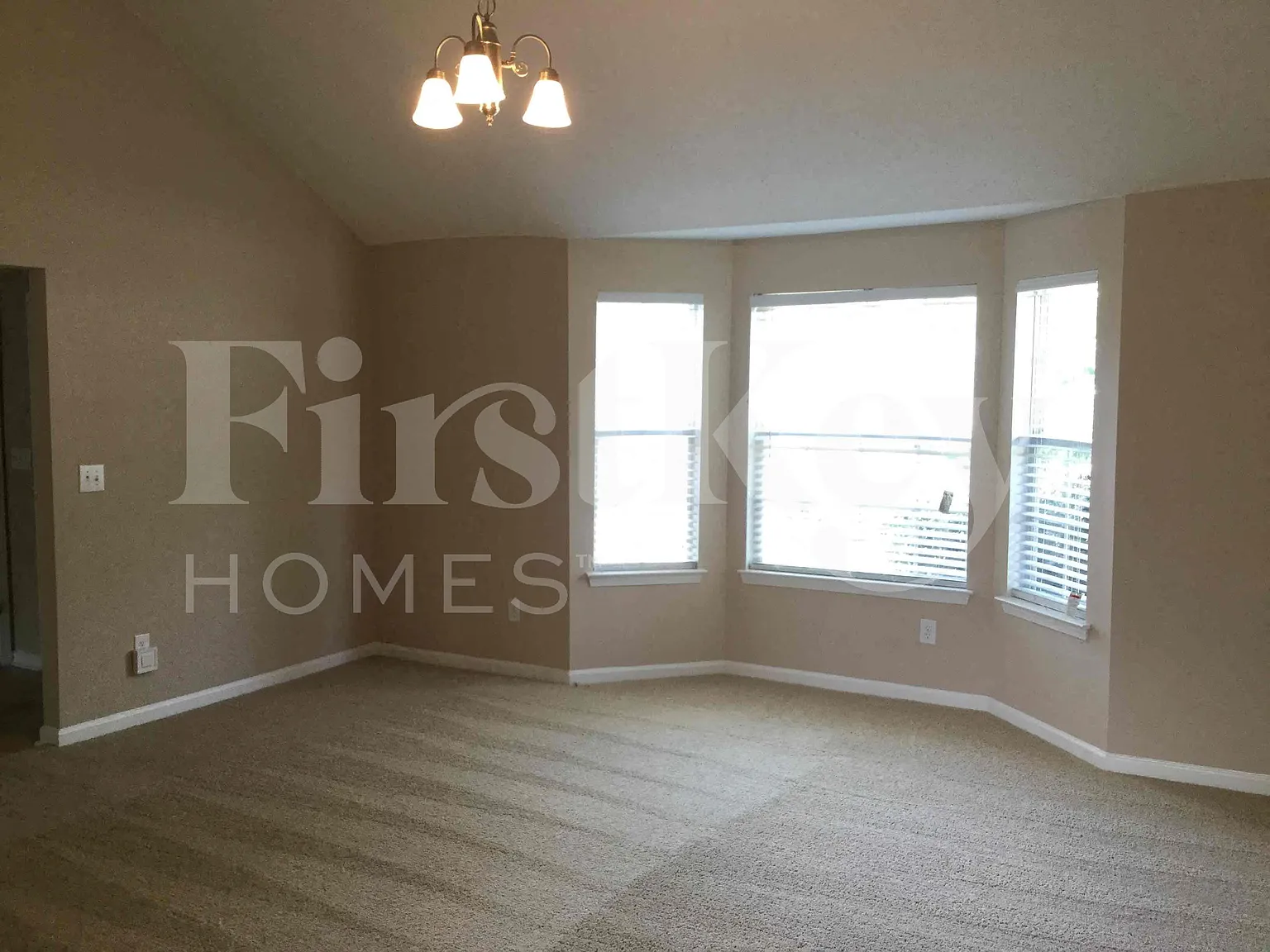 3 bed, 2.5 bath, 2056 sqft, $1,895 — Photo 4