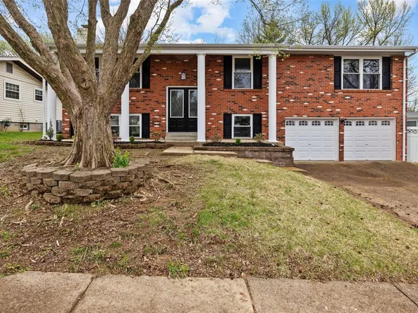 577 Bridgebend Rd, Ballwin, MO 63021