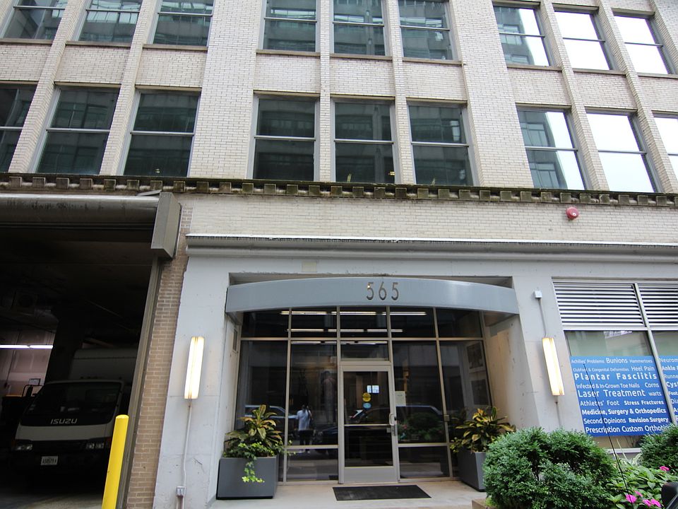 1st image of 565 W Quincy St Unit 1016