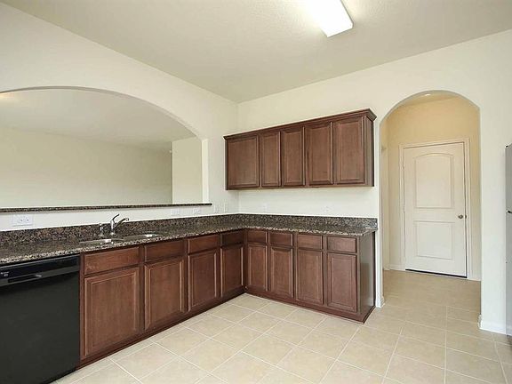 3rd image of 15235 Crescent Brookfield Dr